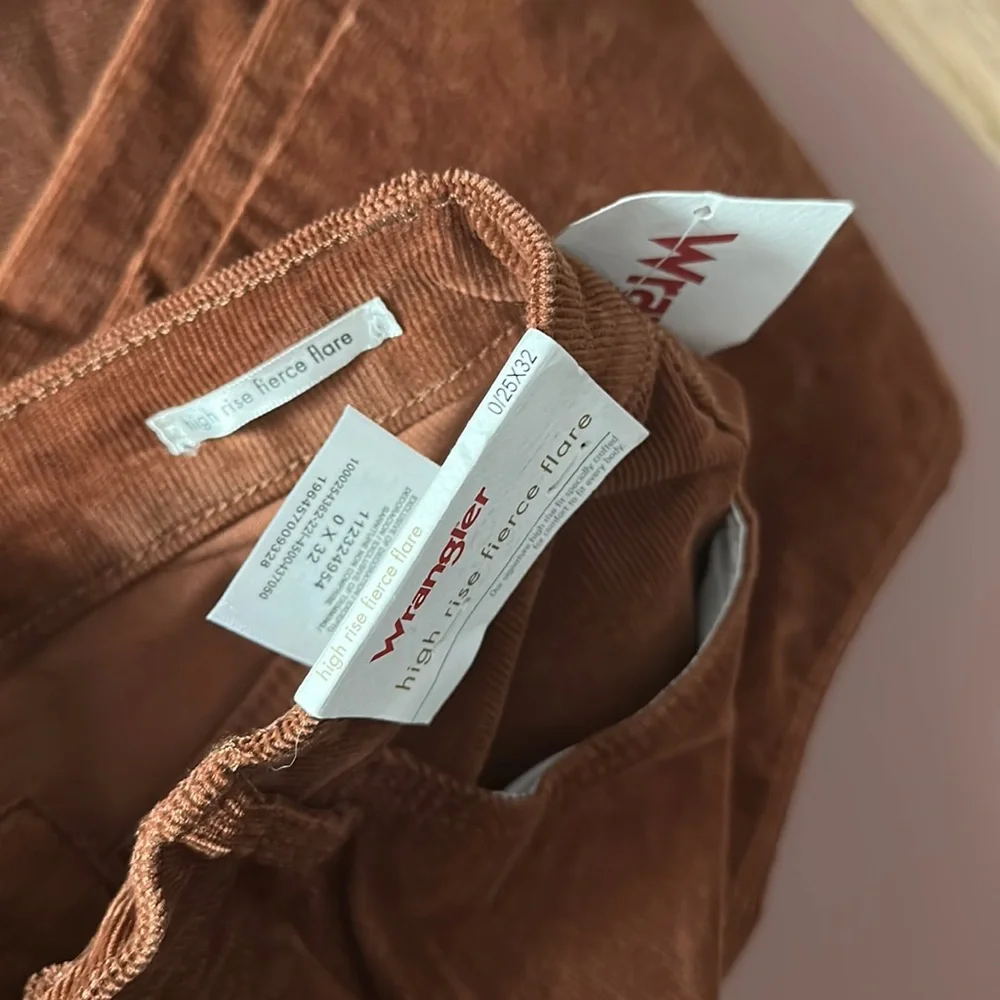 Wrangler High Rise Fierce Flare 0/25x32 - Picture 6 of 7